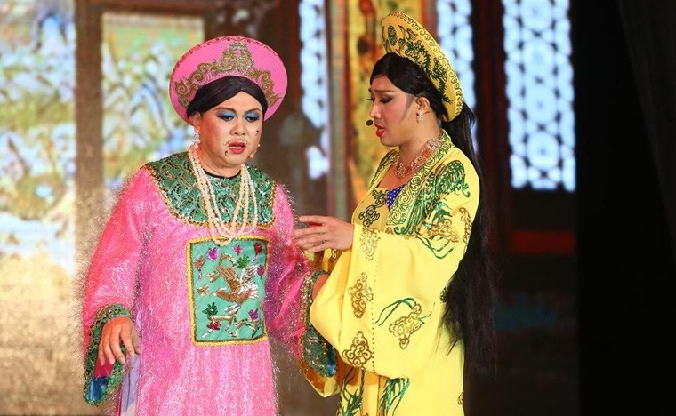 Tran Thanh lien tuc gia gai trong liveshow Binh tinh song-Hinh-7